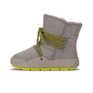Snow boots